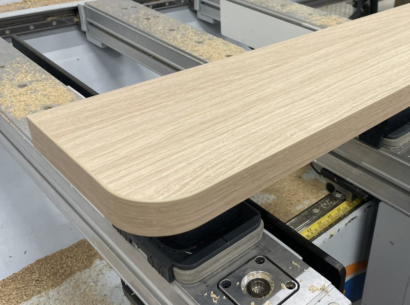 Wandplank met ronde hoeken op de HOMAG BAZ